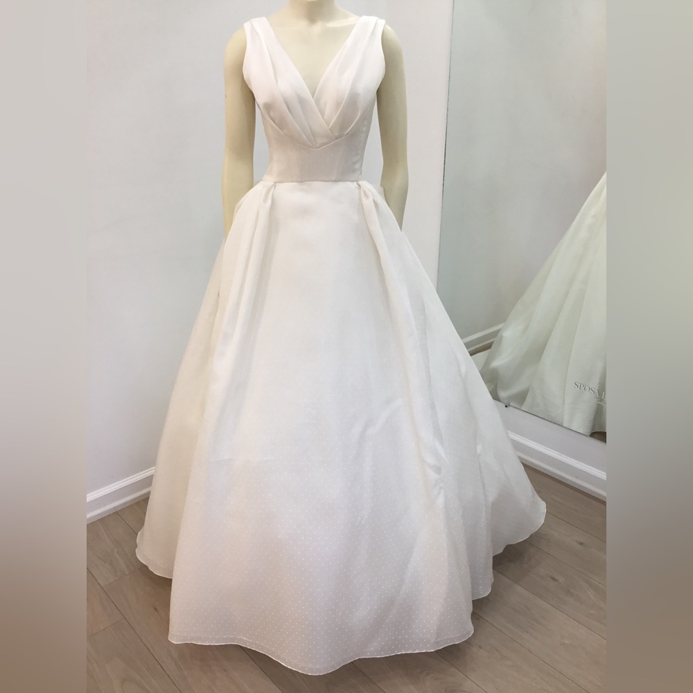 Peter Langner Couture Wedding Gown: Annabelle